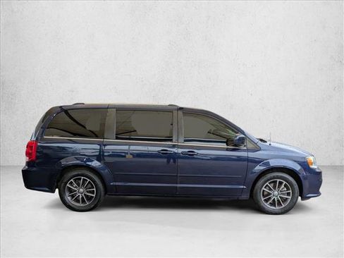 Used 2017 Dodge Grand Caravan SXT image 4