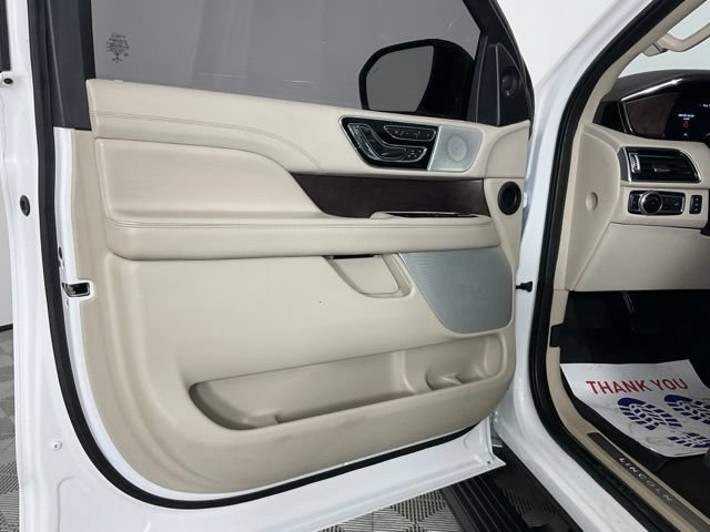 Used 2021 Lincoln Navigator L Reserve w/ Luxury Package AWD/4WD image 13