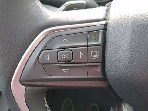 Used 2025 Jeep Grand Cherokee Altitude AWD/4WD image 16