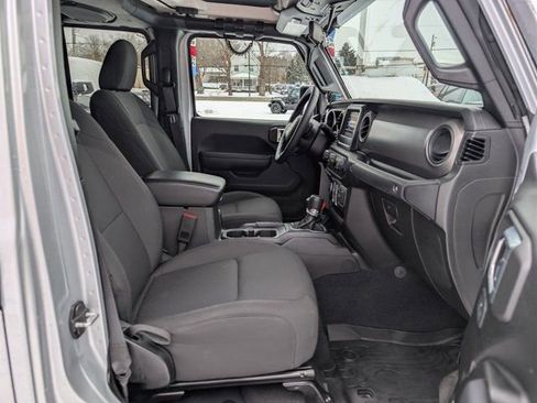 Used 2022 Jeep Gladiator Willys image 12