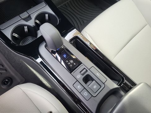 Certified 2025 Toyota Prius XLE image 18