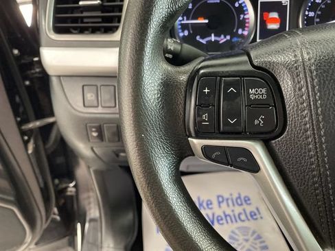 Used 2019 Toyota Highlander LE AWD/4WD image 18