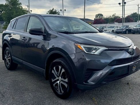 Used 2018 Toyota RAV4 LE w/ All Weather Liner Package AWD/4WD image 8