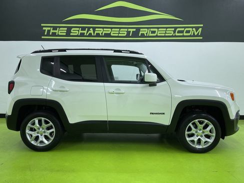 Used 2017 Jeep Renegade Latitude AWD/4WD image 11