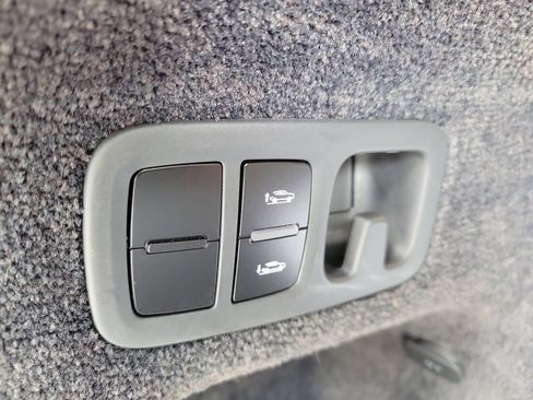 Certified 2022 Bentley Bentayga AWD/4WD image 15