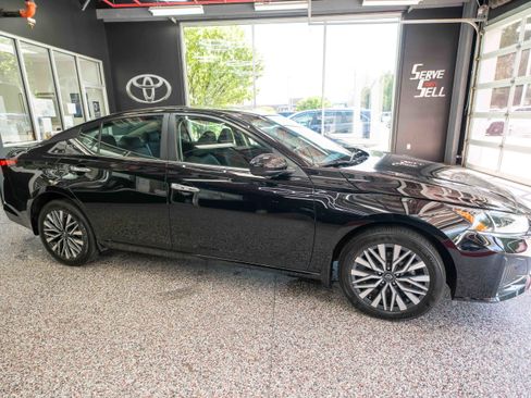 Used 2024 Nissan Altima 2.5 SV w/ SV Premium Package image 5