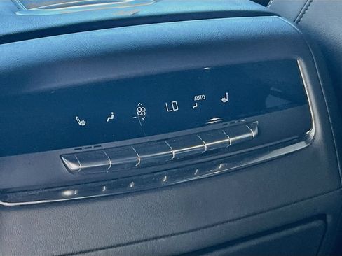 Used 2024 Cadillac Escalade Premium Luxury AWD/4WD image 27