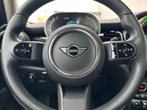 Used 2024 MINI Cooper 4-Door Hardtop image 25