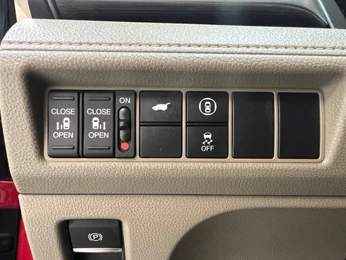 Used 2023 Honda Odyssey EX-L image 18