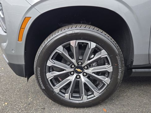 New 2026 Chevrolet Suburban High Country image 4