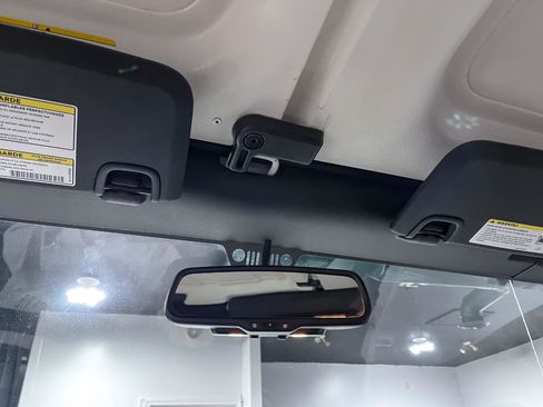 Used 2018 Jeep Wrangler Unlimited Rubicon w/ Connectivity Group image 23