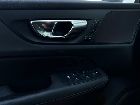 Used 2025 Volvo V60 B5 Cross Country Plus image 21