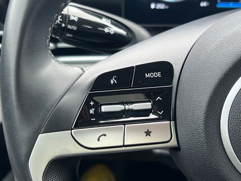 Certified 2025 Hyundai Elantra Limited image 29