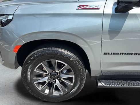 Used 2023 Chevrolet Suburban Z71 w/ Luxury Package AWD/4WD image 38