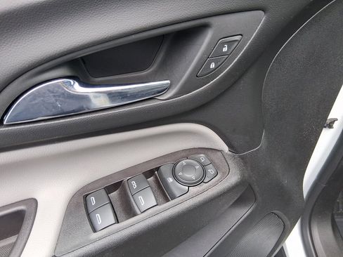 Used 2021 Chevrolet Equinox LT image 12