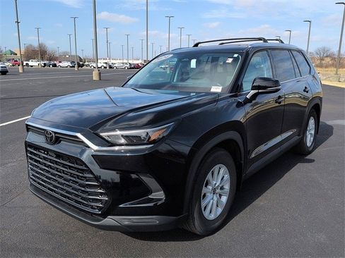 Certified 2024 Toyota Grand Highlander XLE image 3