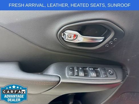 Used 2019 Jeep Cherokee Trailhawk AWD/4WD image 18