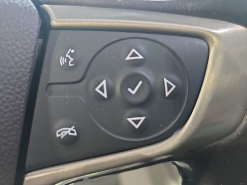 Used 2020 GMC Acadia SLT FWD image 19