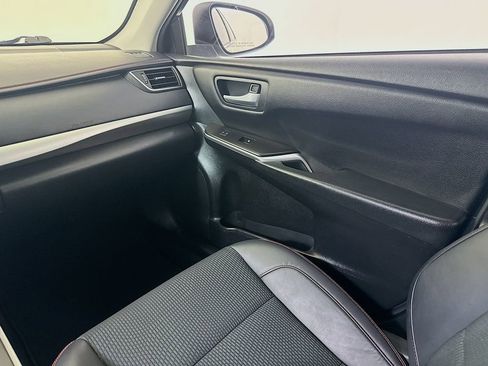 Used 2016 Toyota Camry SE image 17