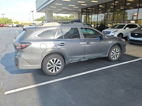 Used 2025 Subaru Outback Premium AWD/4WD image 4