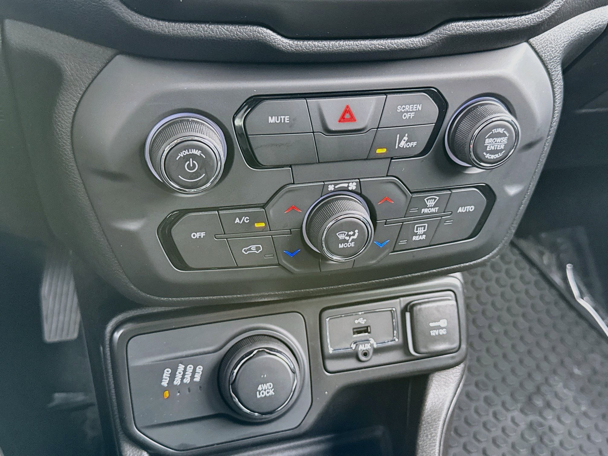 Used 2023 Jeep Renegade Latitude AWD/4WD image 18