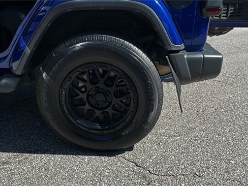 Used 2018 Jeep Wrangler Unlimited Sahara image 19