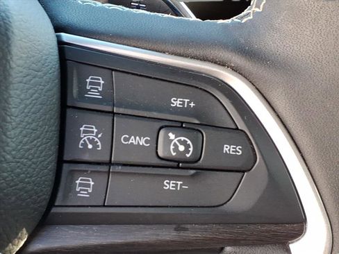 Used 2023 Jeep Grand Cherokee Limited w/ Black Appearance Package image 16