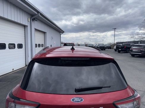 Used 2020 Ford Escape Titanium image 10