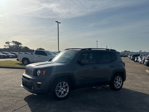 Used 2020 Jeep Renegade Latitude FWD image 11