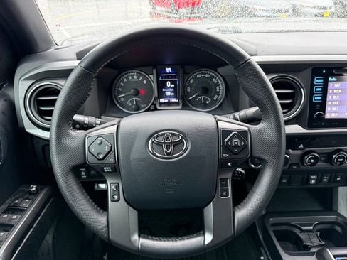 Used 2018 Toyota Tacoma TRD Off-Road image 19