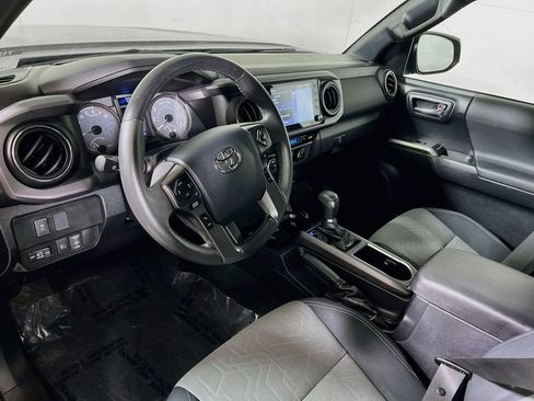 Certified 2020 Toyota Tacoma TRD Off-Road w/ Technology Package AWD/4WD image 9