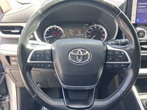 Used 2023 Toyota Highlander XLE FWD image 15
