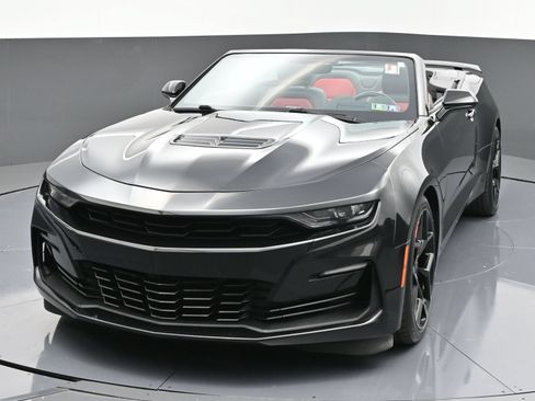 Used 2021 Chevrolet Camaro SS RWD image 3
