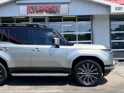 Used 2025 Lexus GX 550 w/ Accessory Package (Z1) AWD/4WD image 11