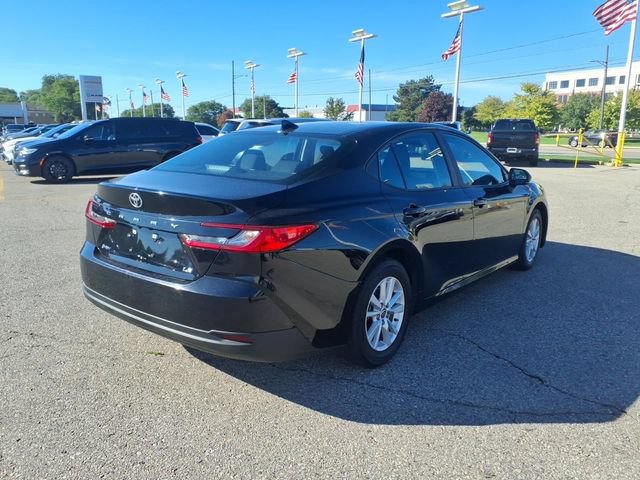Used 2025 Toyota Camry LE FWD image 5