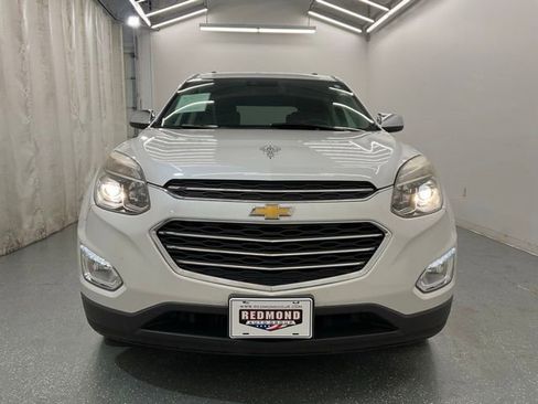 Used 2017 Chevrolet Equinox Premier w/ Enhanced Convenience Package AWD/4WD image 3