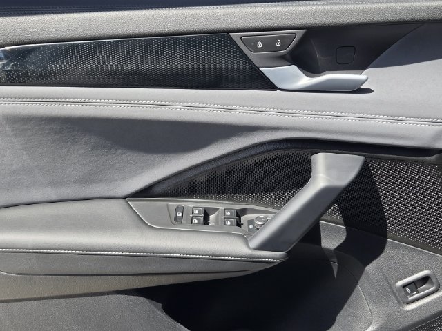 Used 2026 Volkswagen Tiguan SE R-Line FWD image 29