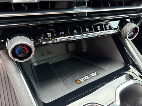 New 2025 Chevrolet Traverse LT w/ Enhanced Driving Package image 4