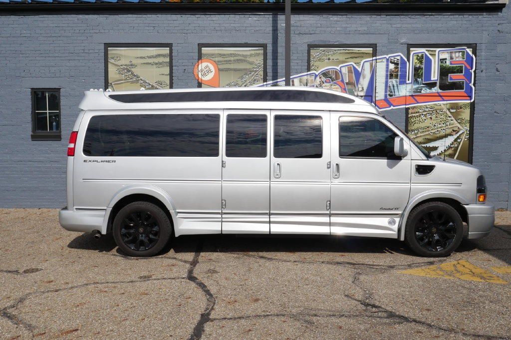 Used 2022 Chevrolet Express 2500 Extended w/ Enhanced Convenience Package RWD image 20