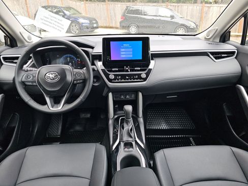 Used 2025 Toyota Corolla Cross XLE w/ Convenience Package AWD/4WD image 19