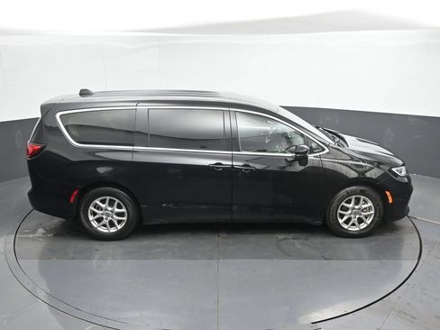 Used 2024 Chrysler Pacifica Touring-L FWD image 31