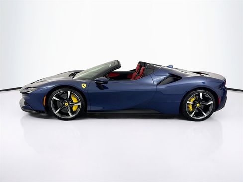 Used 2023 Ferrari SF90 Spider image 8