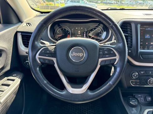 Used 2014 Jeep Cherokee Latitude w/ Cold Weather Group AWD/4WD image 18