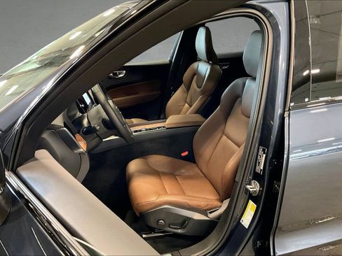 Used 2025 Volvo XC60 B5 Plus w/ Climate Package AWD/4WD image 22