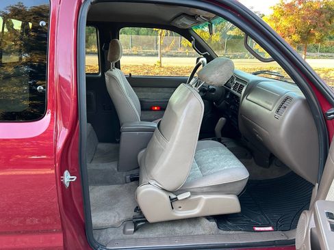 Used 2000 Toyota Tacoma PreRunner image 28