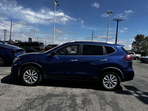 Used 2018 Nissan Rogue SV AWD/4WD image 2