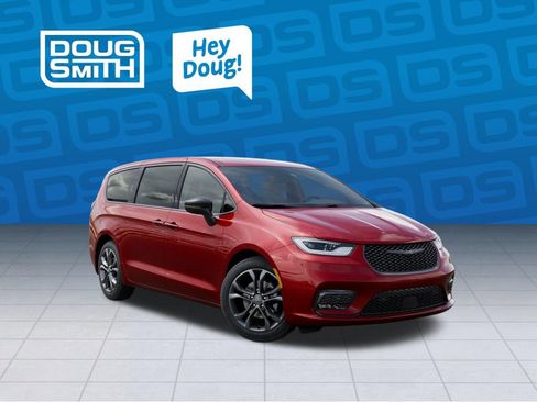 New 2026 Chrysler Pacifica Select image 5