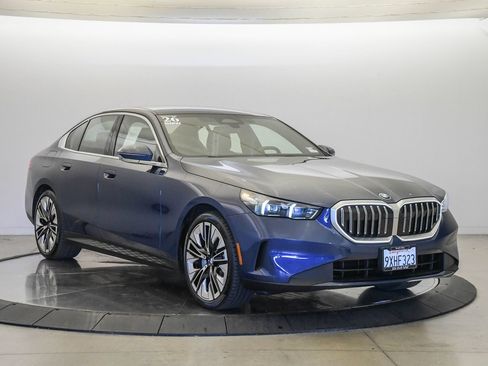 Used 2026 BMW 530i w/ Premium Package RWD image 5