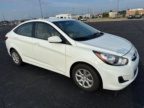 Used 2014 Hyundai Accent GLS FWD image 3