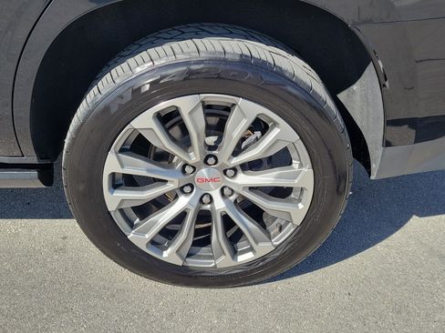 Used 2021 GMC Yukon Denali w/ Denali Premium Package image 29